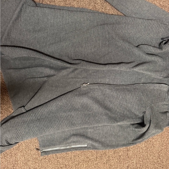 Elegant Gray Women's Cardigan - Picture 6 of 6